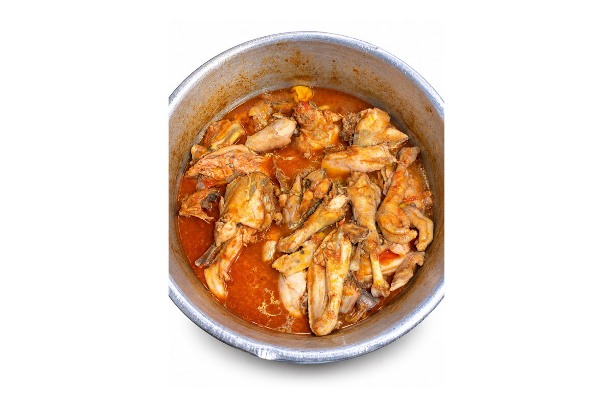 Kédjénou de poulet mijoté en marmite